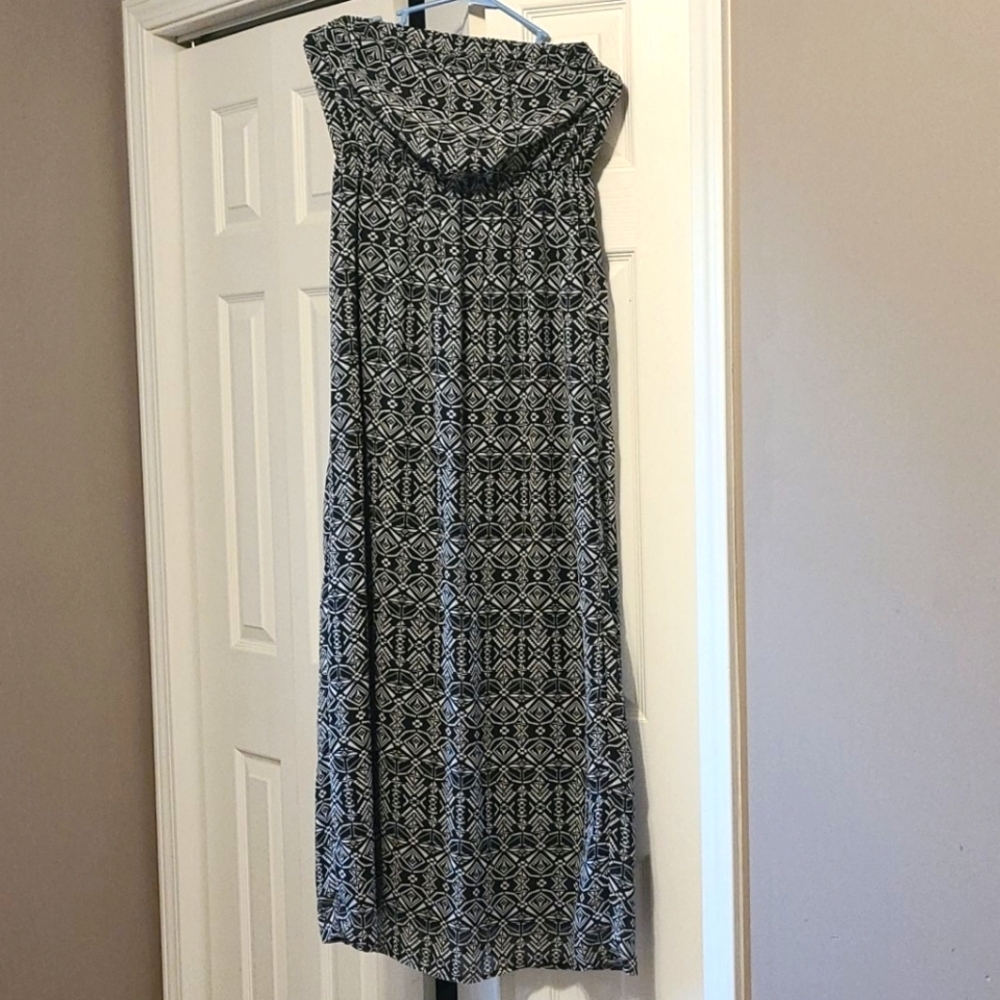 E16-"ONE CLOTHIING"-SIZE SMALL WOMENS MAXI DRESS